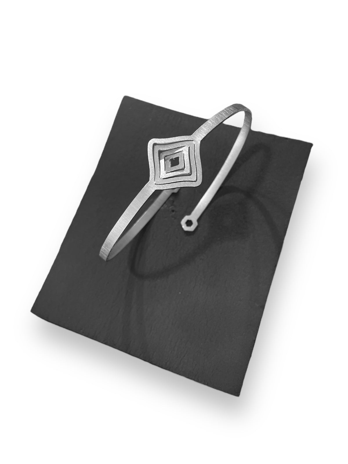 Βραχιόλι χειροπέδα Illusion Rhombus
