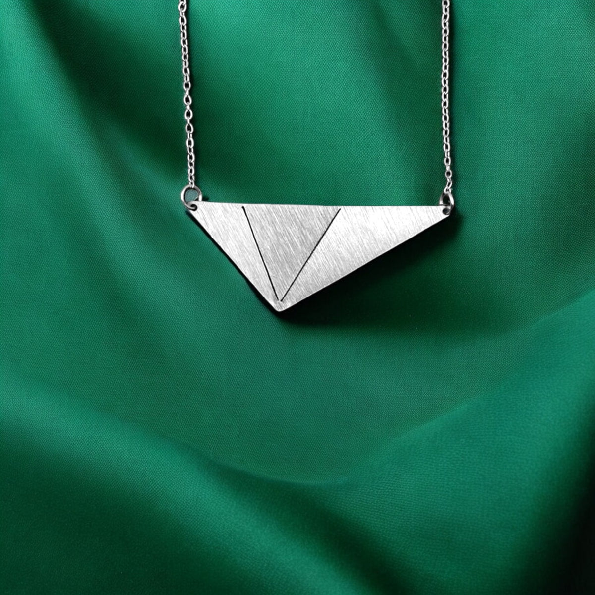 Κολιέ με αλυσίδα Origami Triangle
