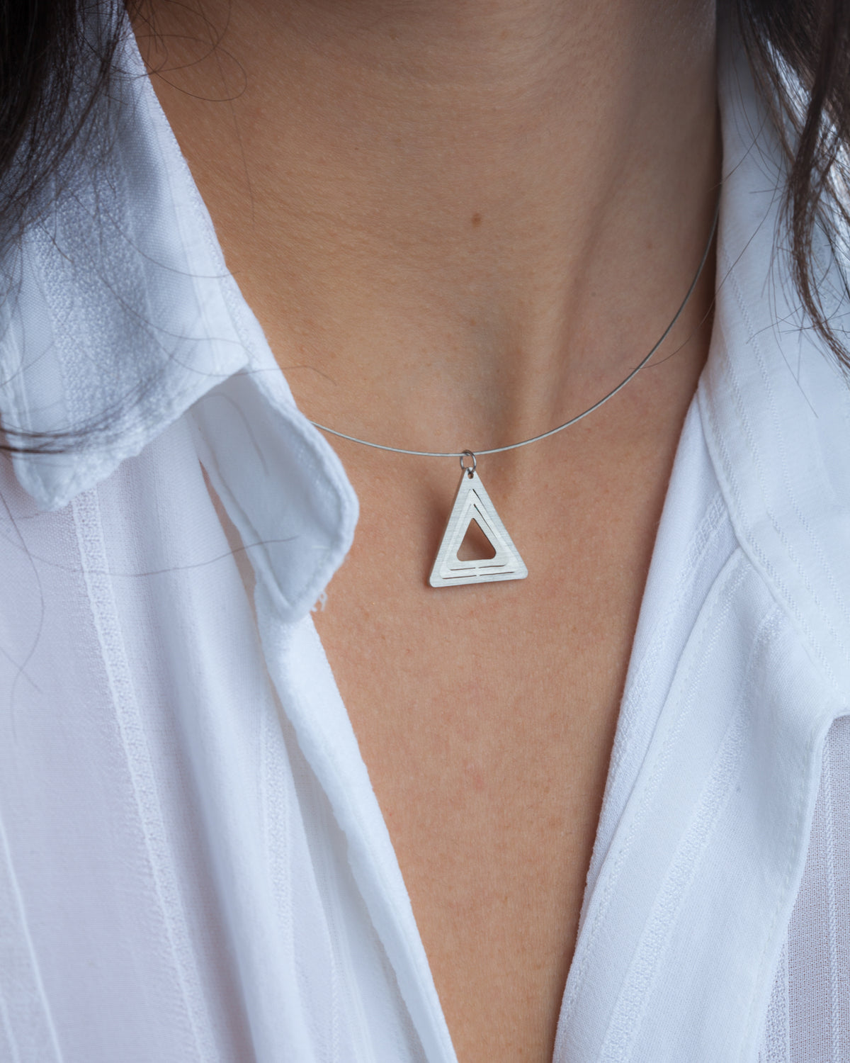 Κολιέ με ατσαλόσυρμα Illusion Triangle mini