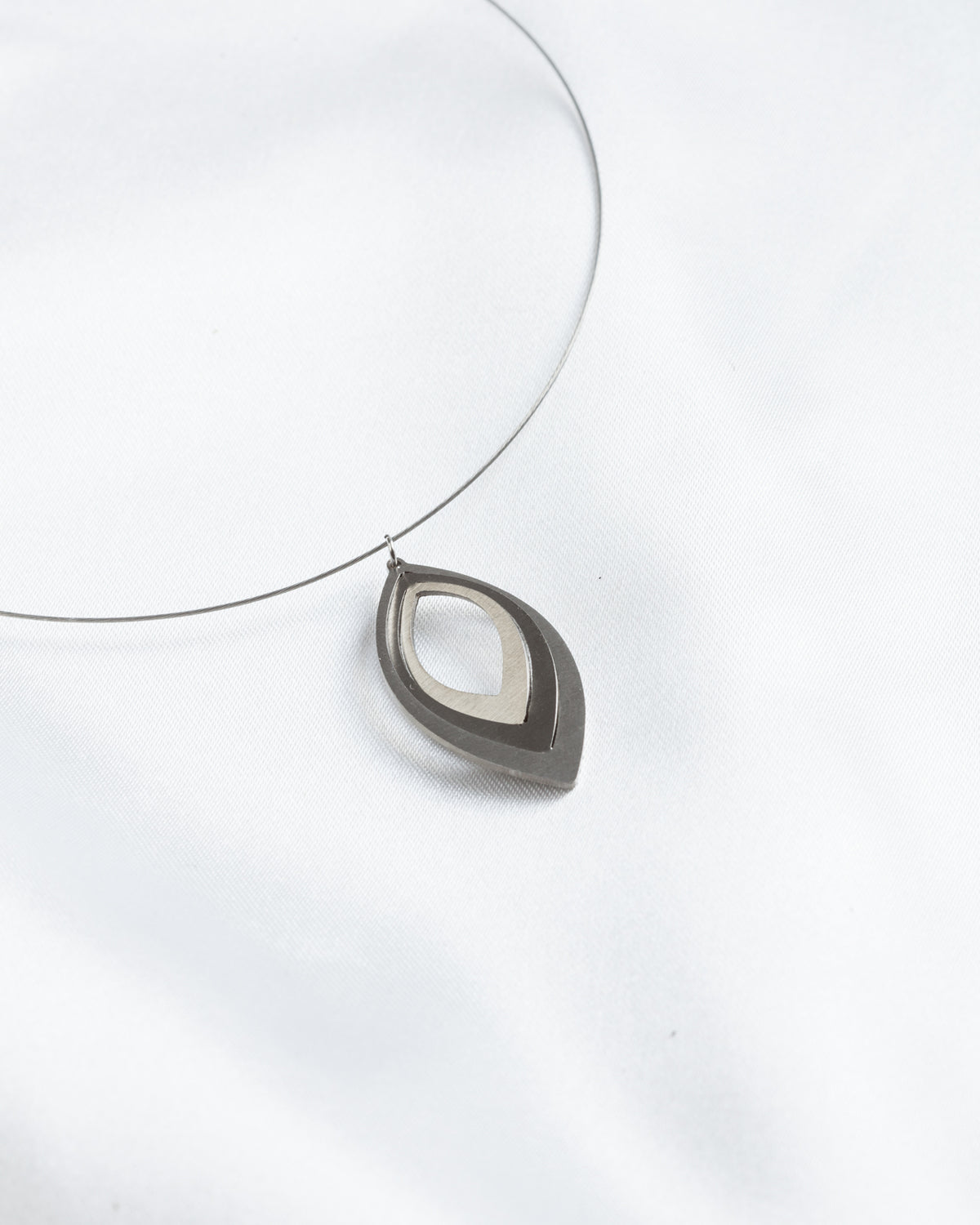 Elegant Leaf steel wire necklace