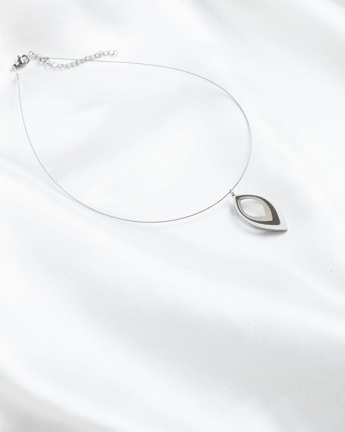 Elegant Leaf steel wire necklace