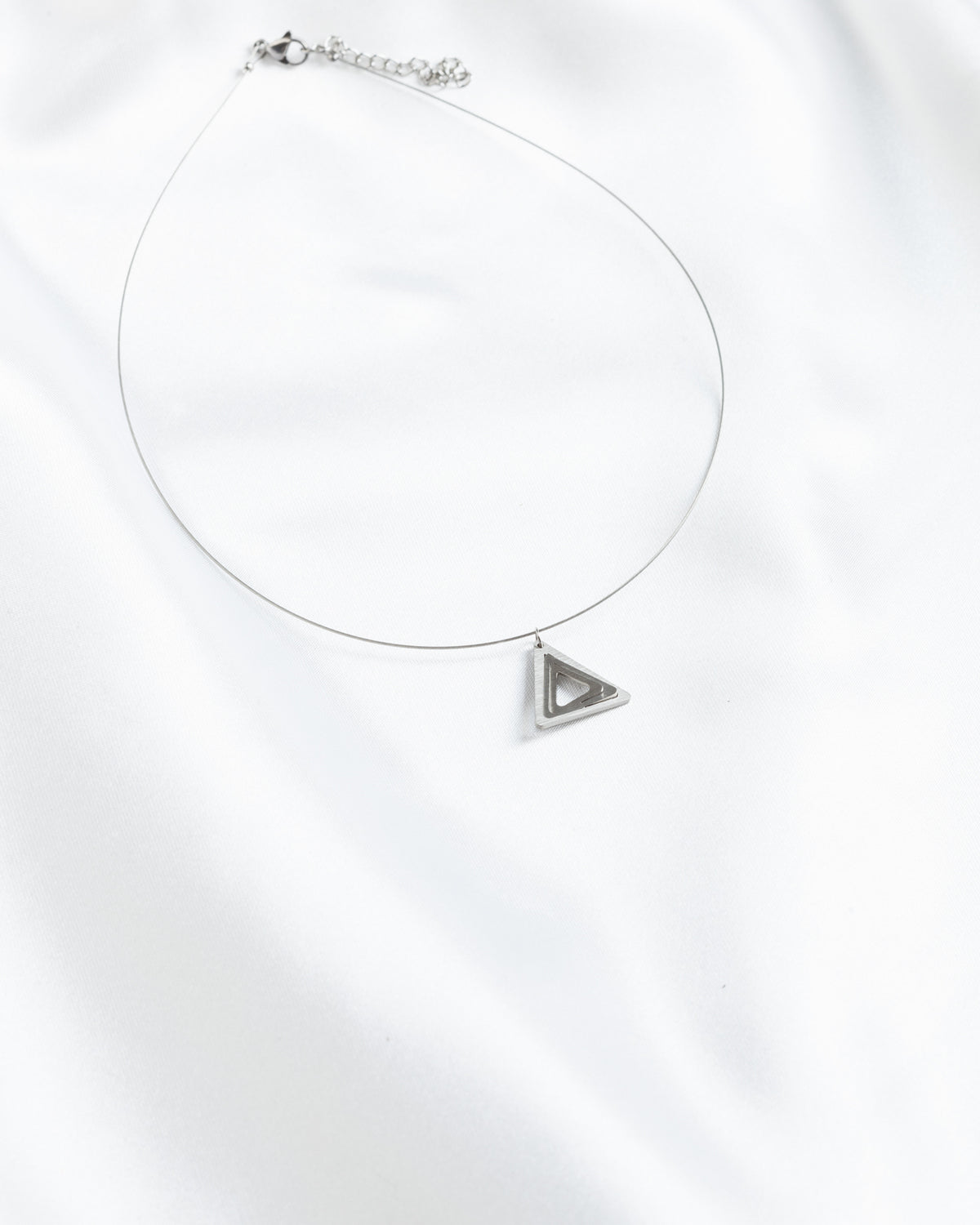 Κολιέ με ατσαλόσυρμα Illusion Triangle mini