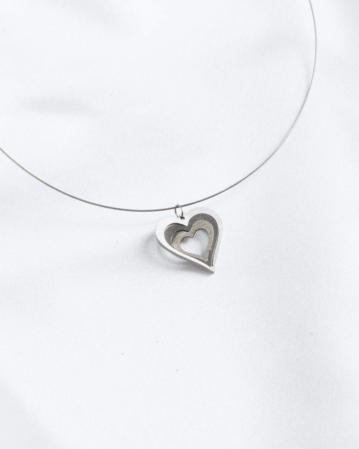 Κολιέ με ατσαλόσυρμα Illusion Love Heart