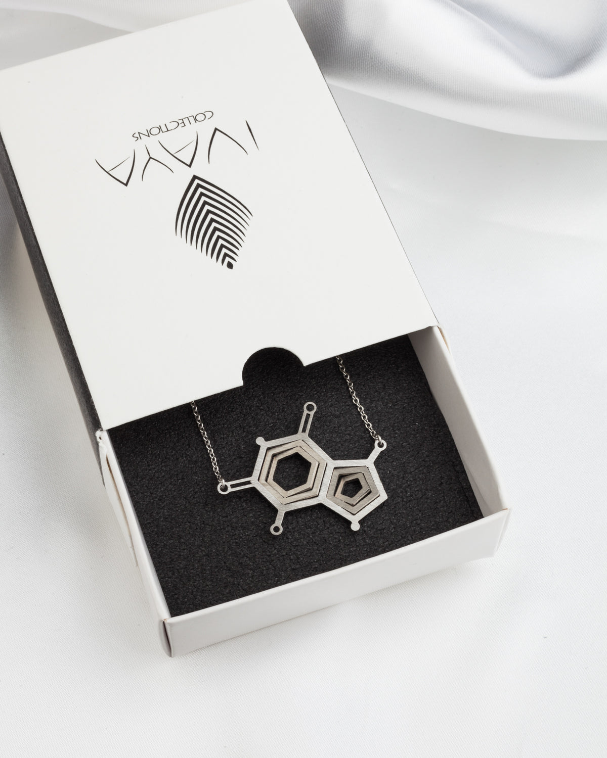 Κολιέ με αλυσίδα Illusion Caffeine Molecule