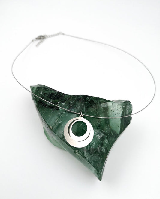 Κολιέ με ατσαλόσυρμα Elegant Circle