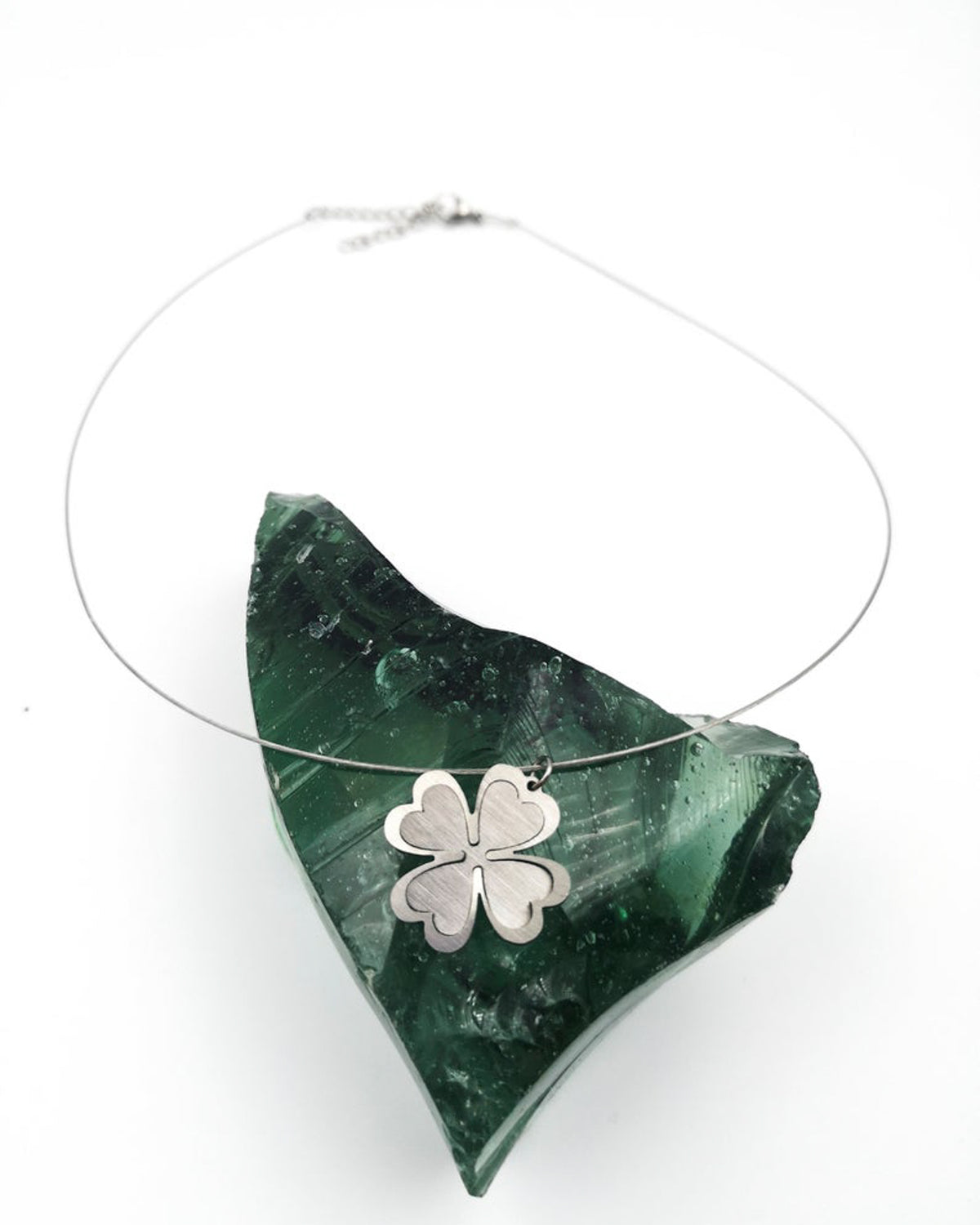 Κολιέ με ατσαλόσυρμα Elegant Lucky Clover