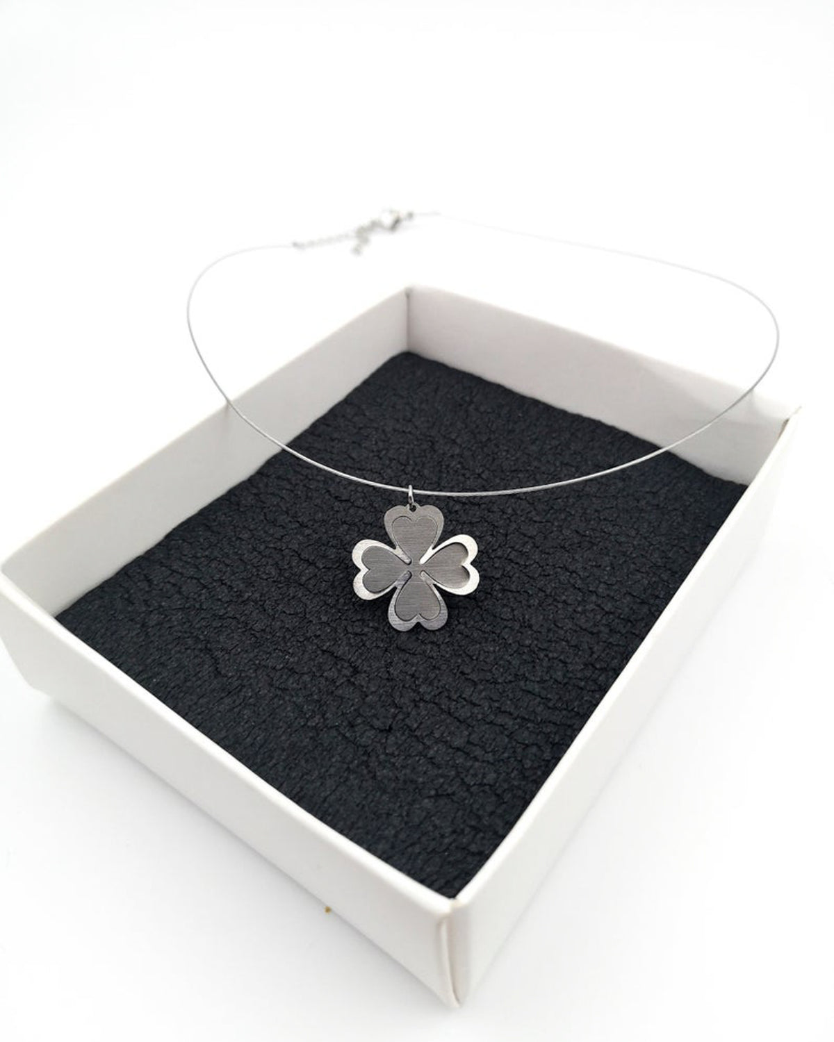 Κολιέ με ατσαλόσυρμα Elegant Lucky Clover