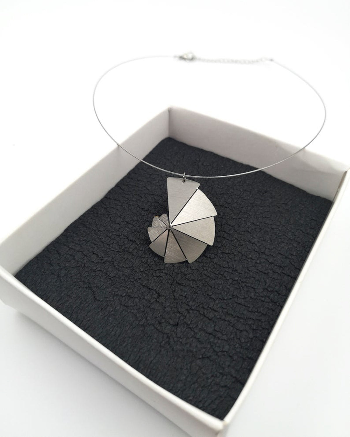 Κολιέ με ατσαλόσυρμα Origami Fibonacci