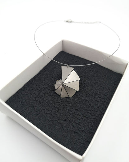 Κολιέ με ατσαλόσυρμα Origami Fibonacci