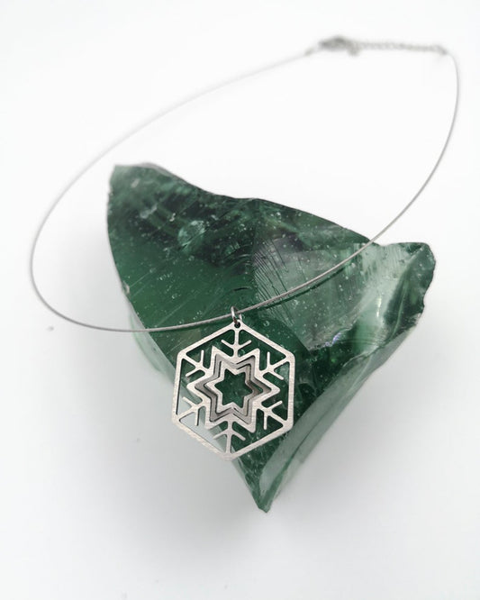 Κολιέ με ατσαλόσυρμα Illusion Snowflake mini