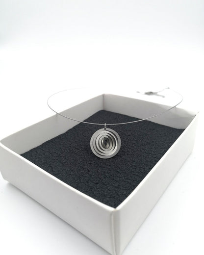 Κολιέ με ατσαλόσυρμα Illusion Circle