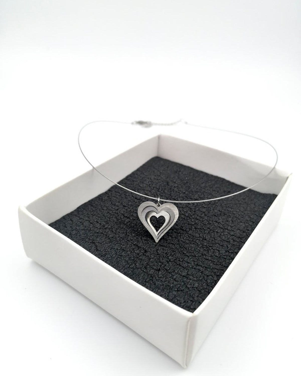 Κολιέ με ατσαλόσυρμα Illusion Love Heart