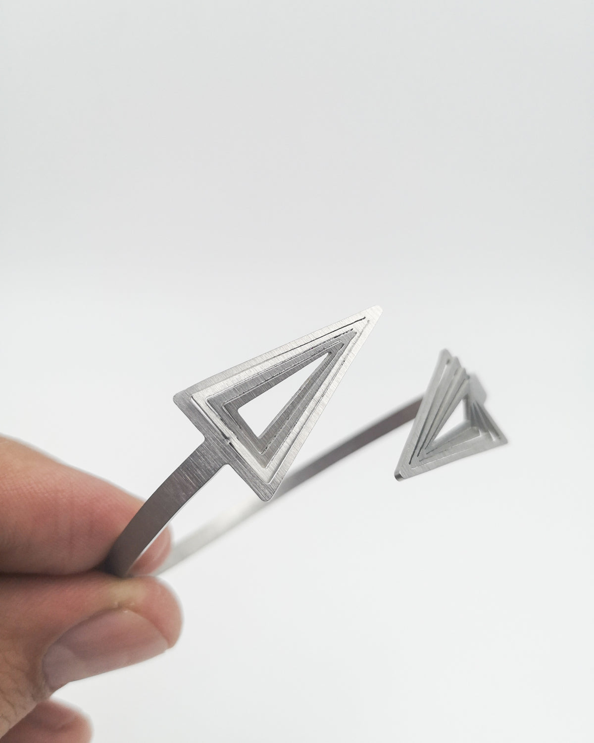 Βραχιόλι χειροπέδα Illusion Triangle
